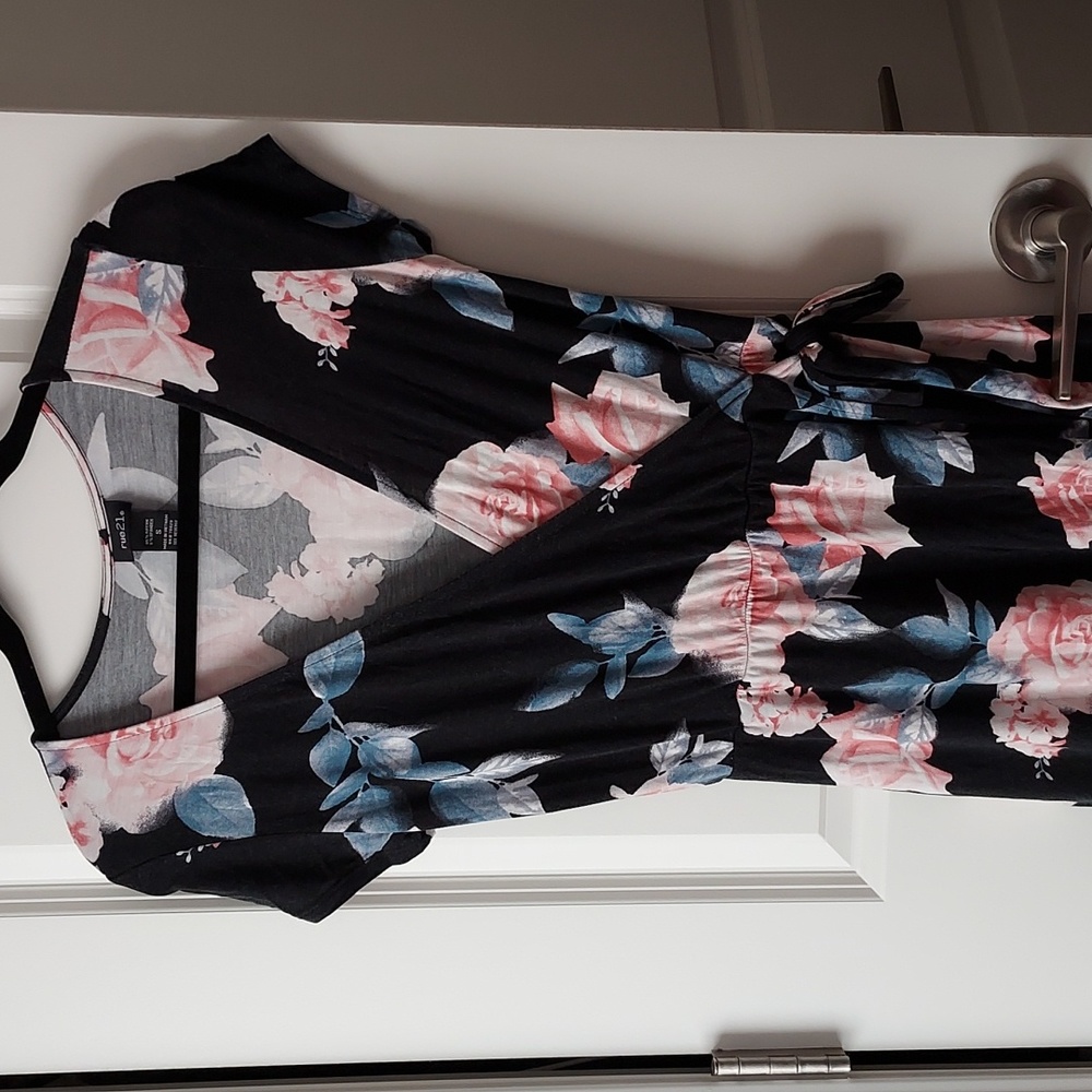 Rue 21 short sleeve maxi dress w/tie on side small